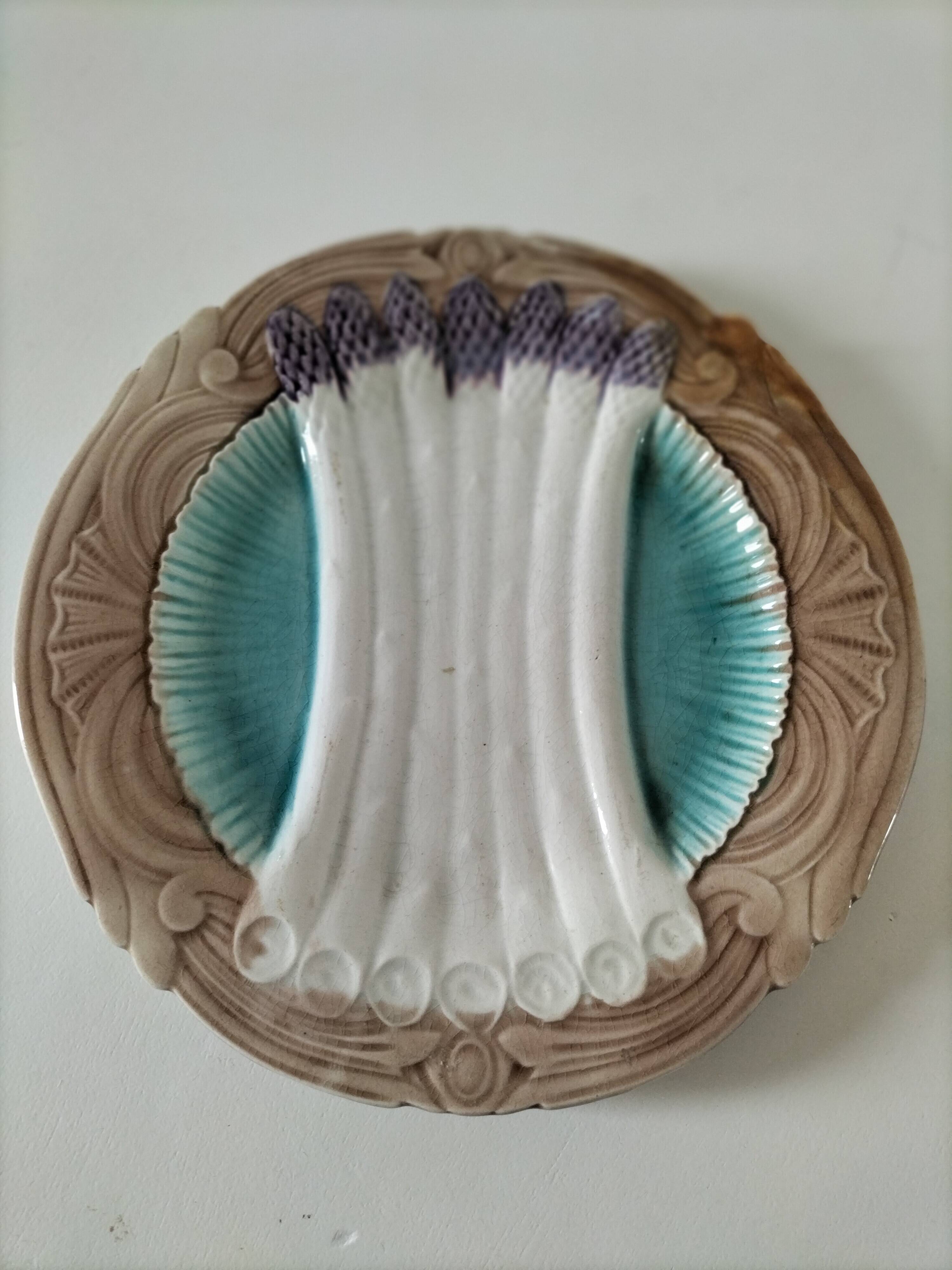Asparagus plate in earthenware – acanthus and shells – around 1900