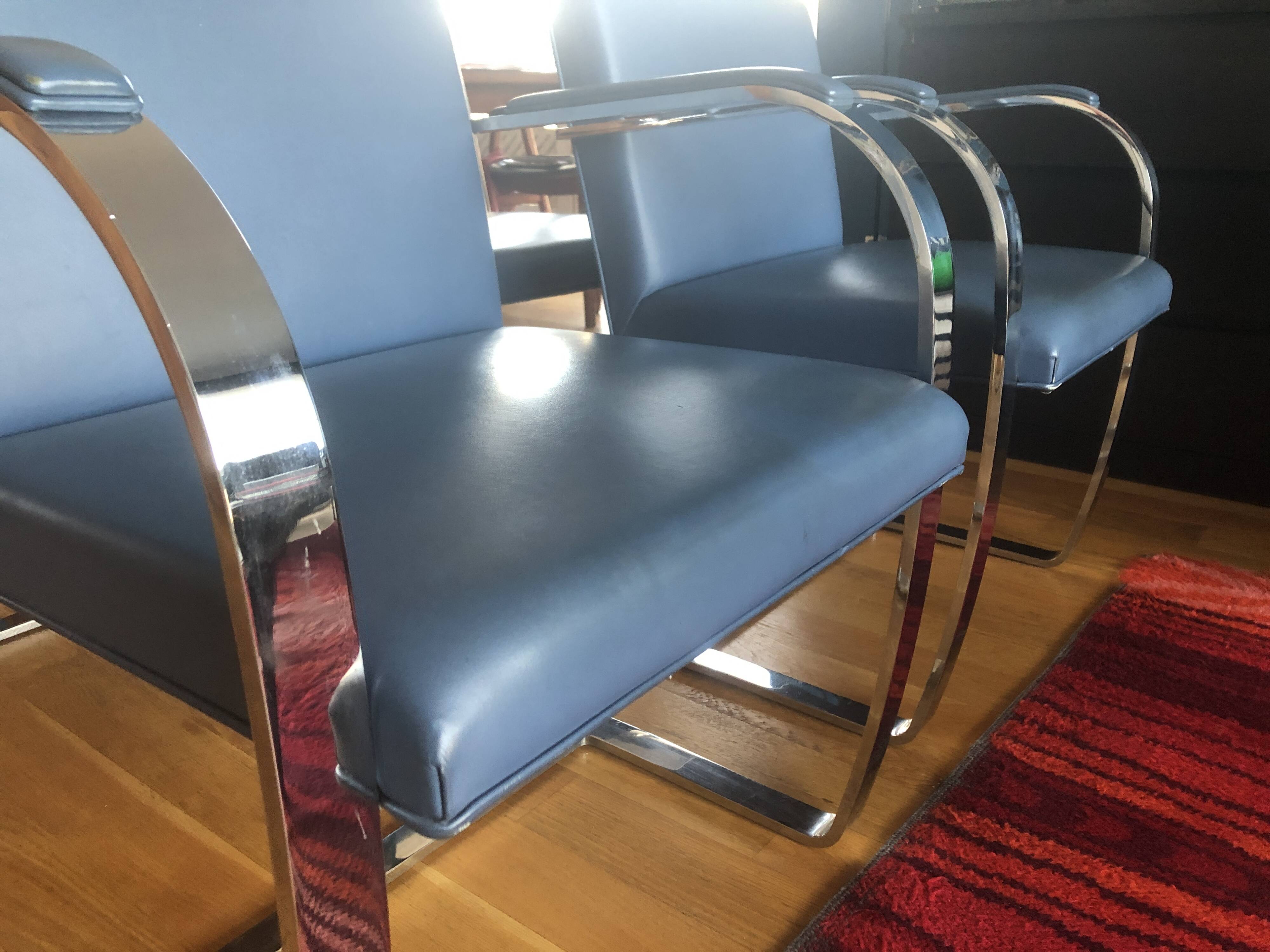 Fauteuils BRNO Mies Van der Roche chez Knoll