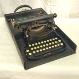 Portable typewriter corona manufacture usa around the 1920s numbered dimension: h-15xl29