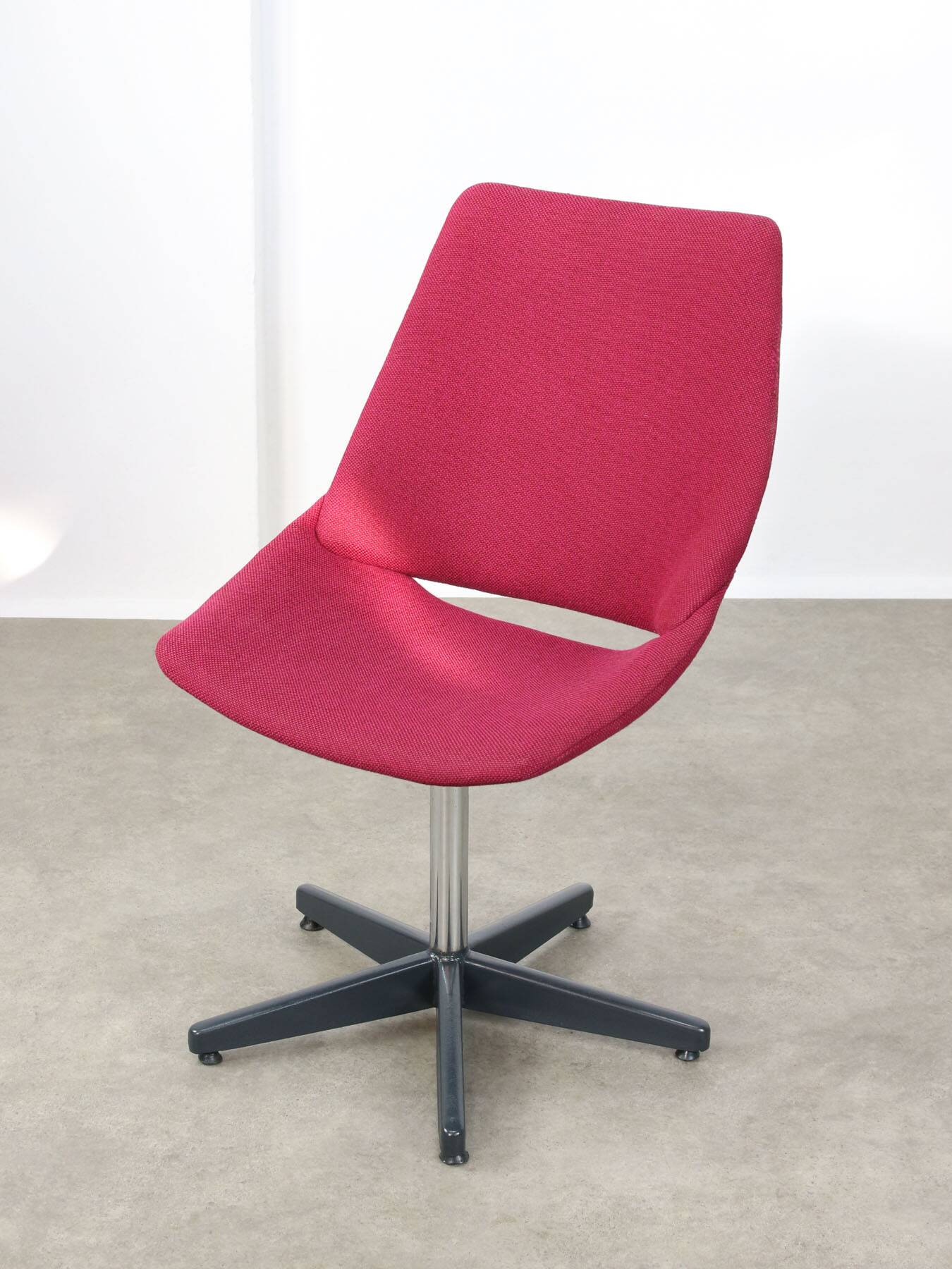 Pink Shell Swivel Chair by Niko Kralj for Stol Kamnik, 1970s