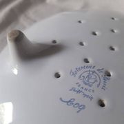 Pornic earthenware drainer model Coq hollow feet