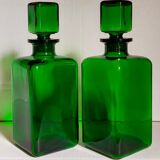 Duo de flacons-carafes en verre vert vintages