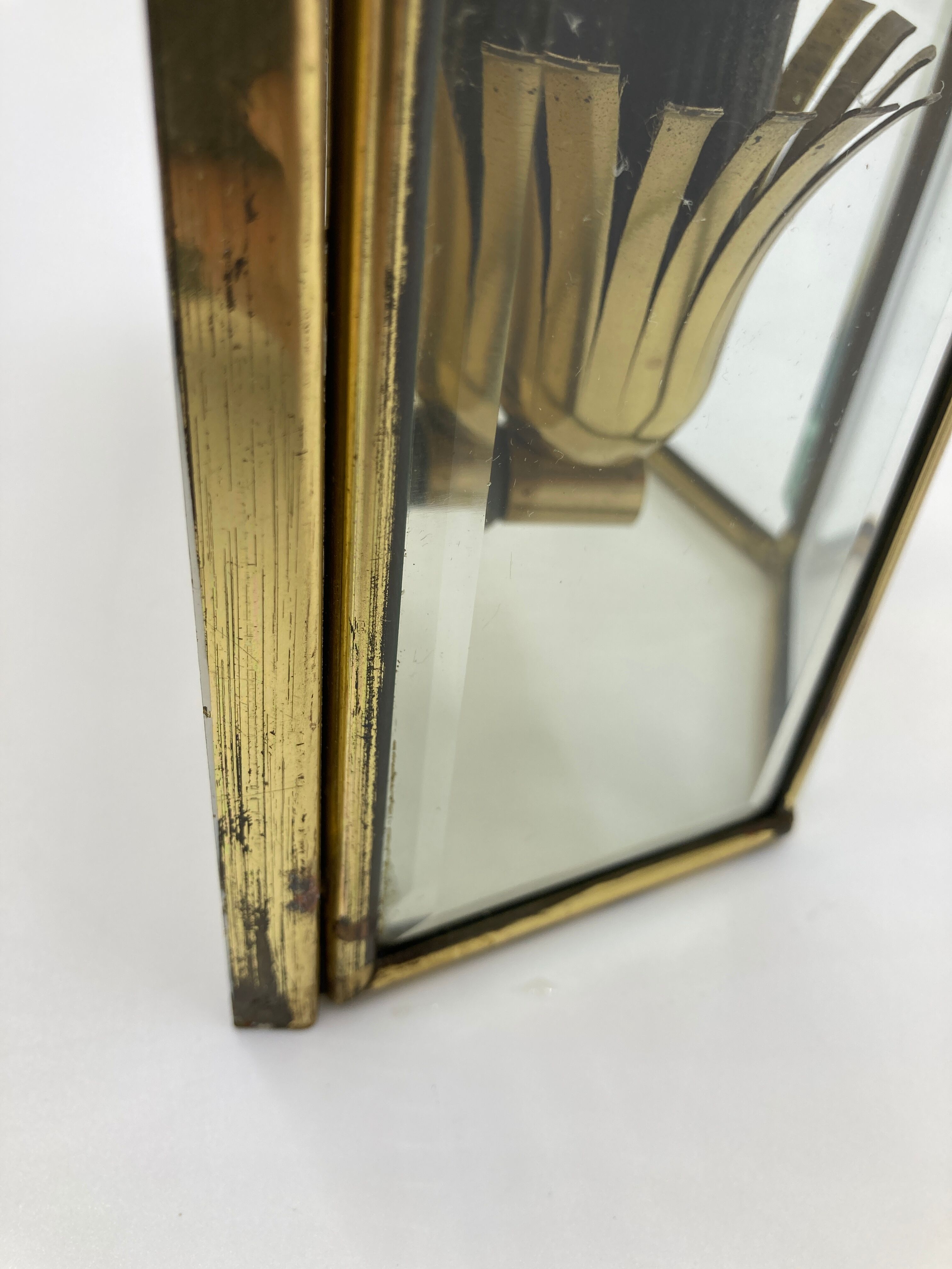 Applies two brass and glass fires