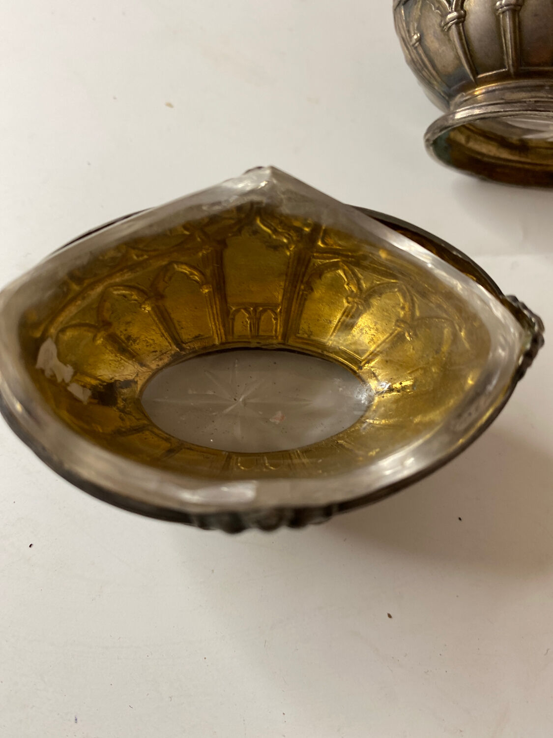 2 salt shakers Saint Louis in silver