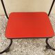 Table d'appoint rouge en Skaï