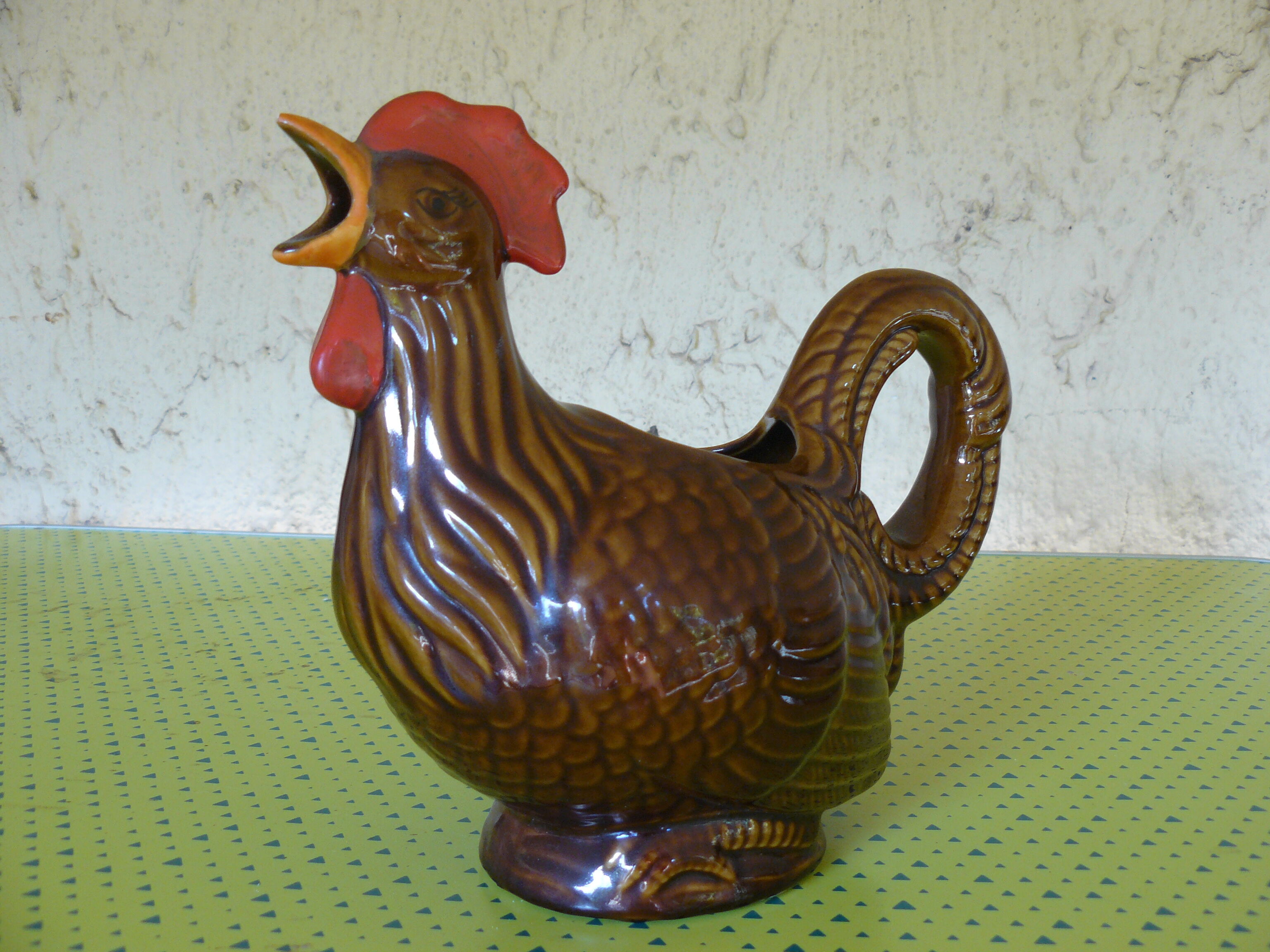 Pitcher rooster