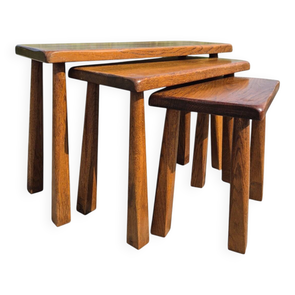 Ensemble de 3 tables gigognes vintage en chêne de style brutaliste.
