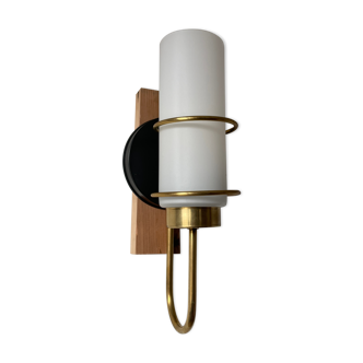 Opaline and brass wall lamp
