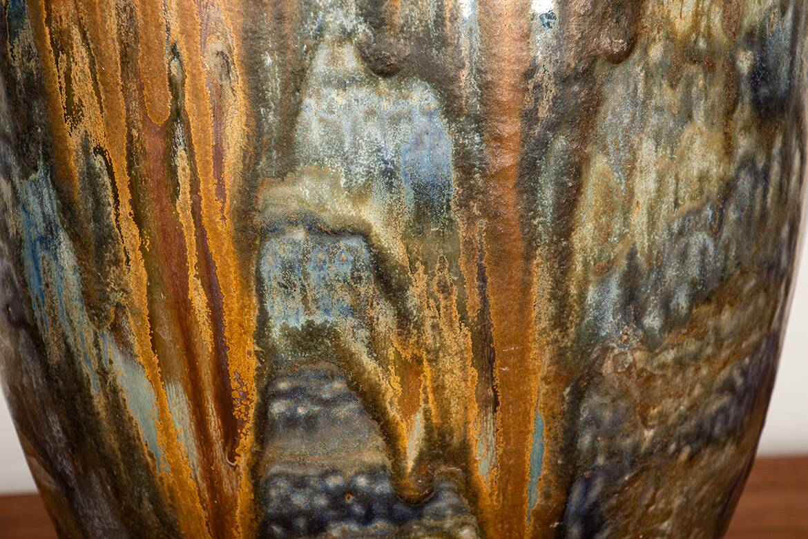 Large Art Deco vase, in glazed and iridescent blue stoneware, by Roger Guérin 1930.