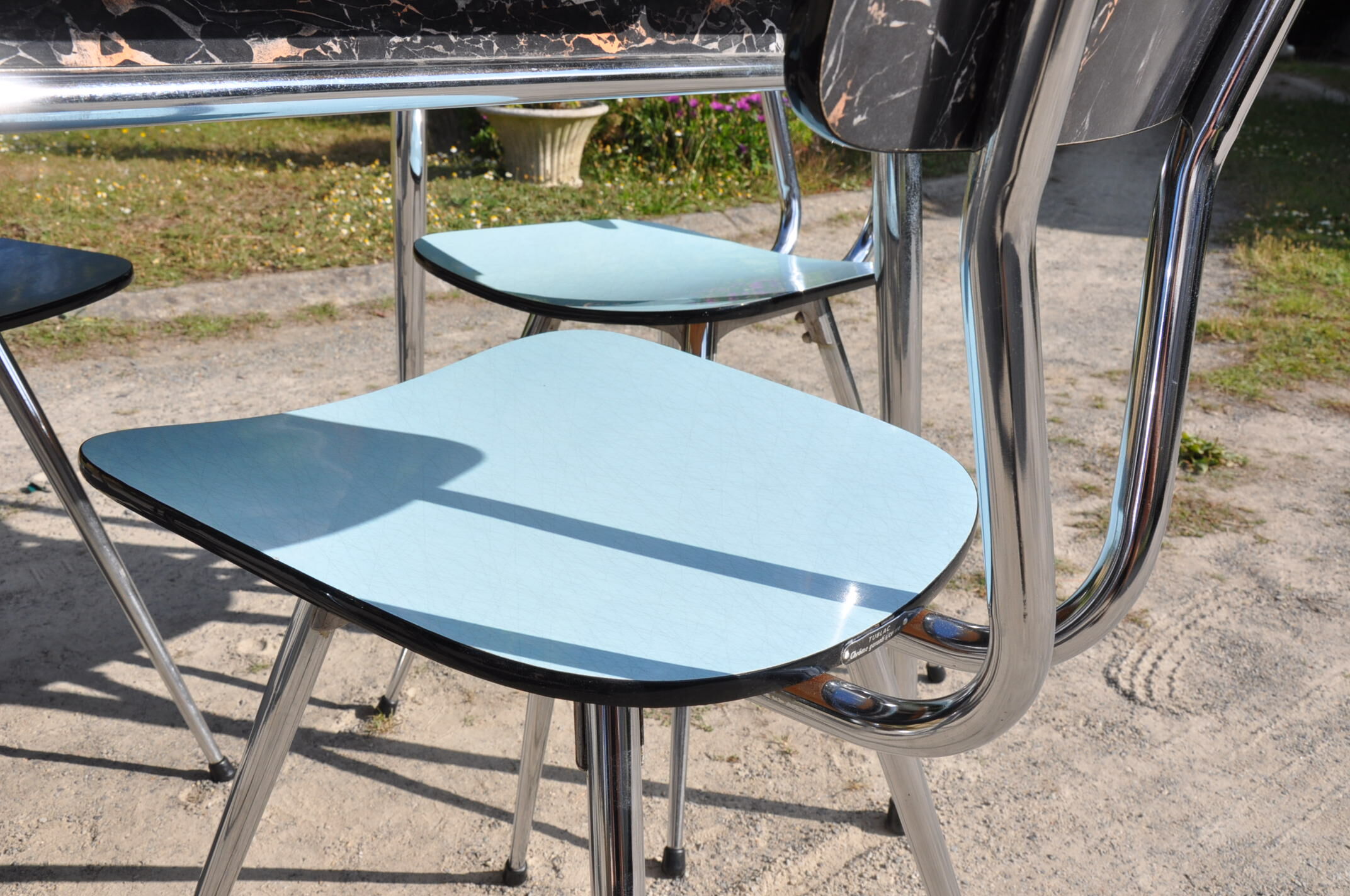 Tables et chaises en formica Tublac