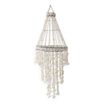 “Ocean” chandelier in white shells