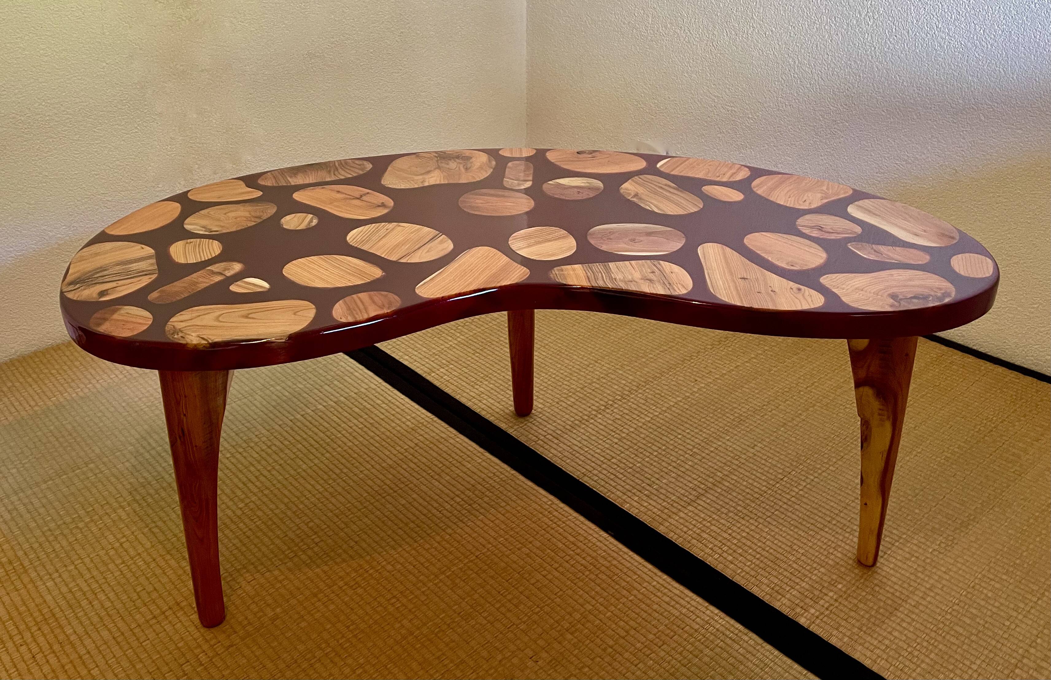 Coffee table, 70s design, Artist: "Vino Di Travolta", wood and resin