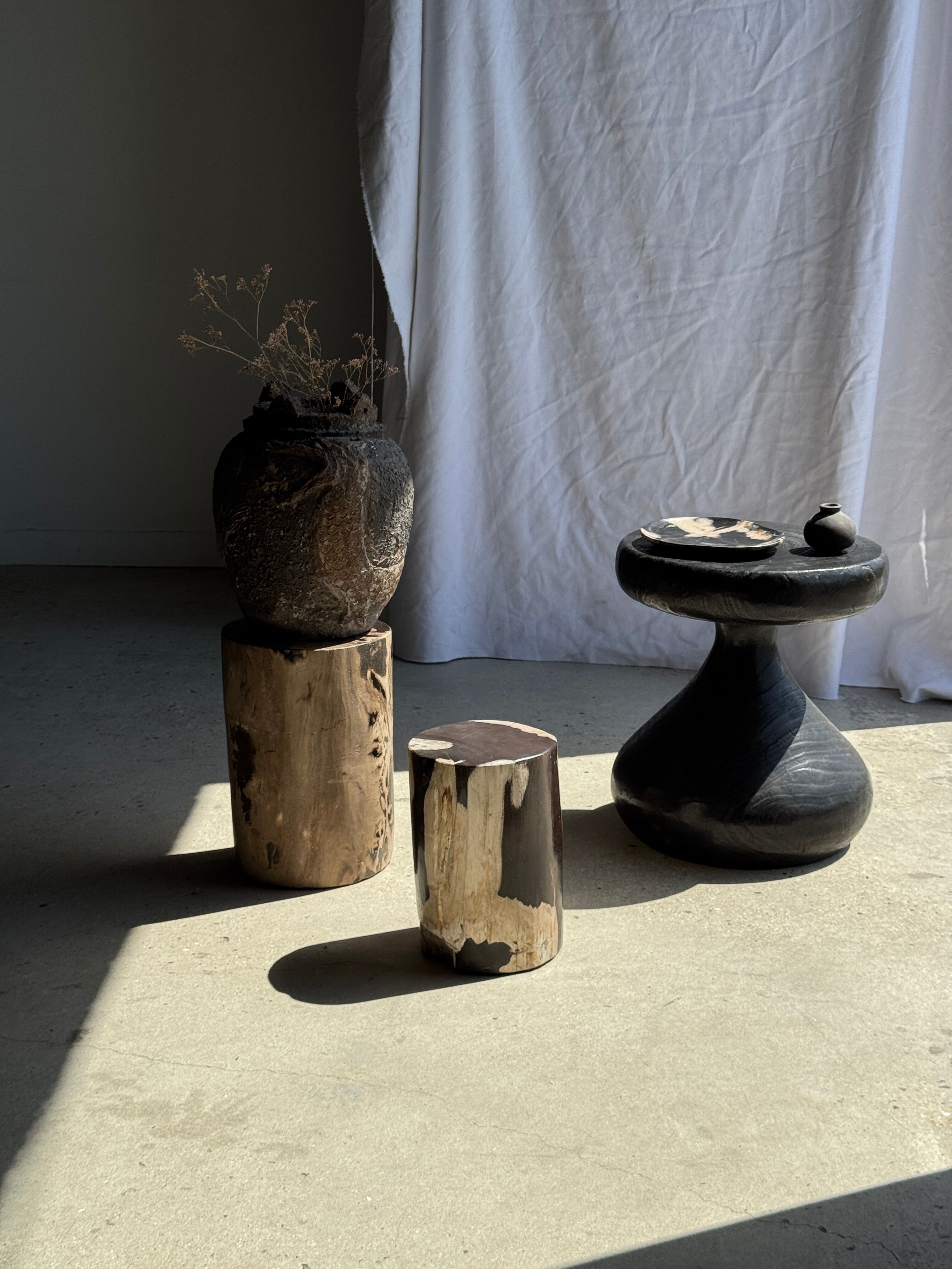 Brown and black petrified wood side table H35 D27 - 3333