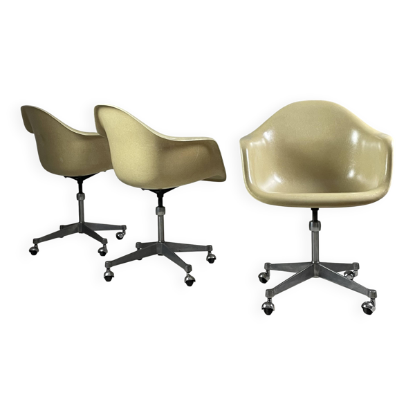 Fauteuil en fibre de verre par Charles Eames pour Herman Miller, 1960