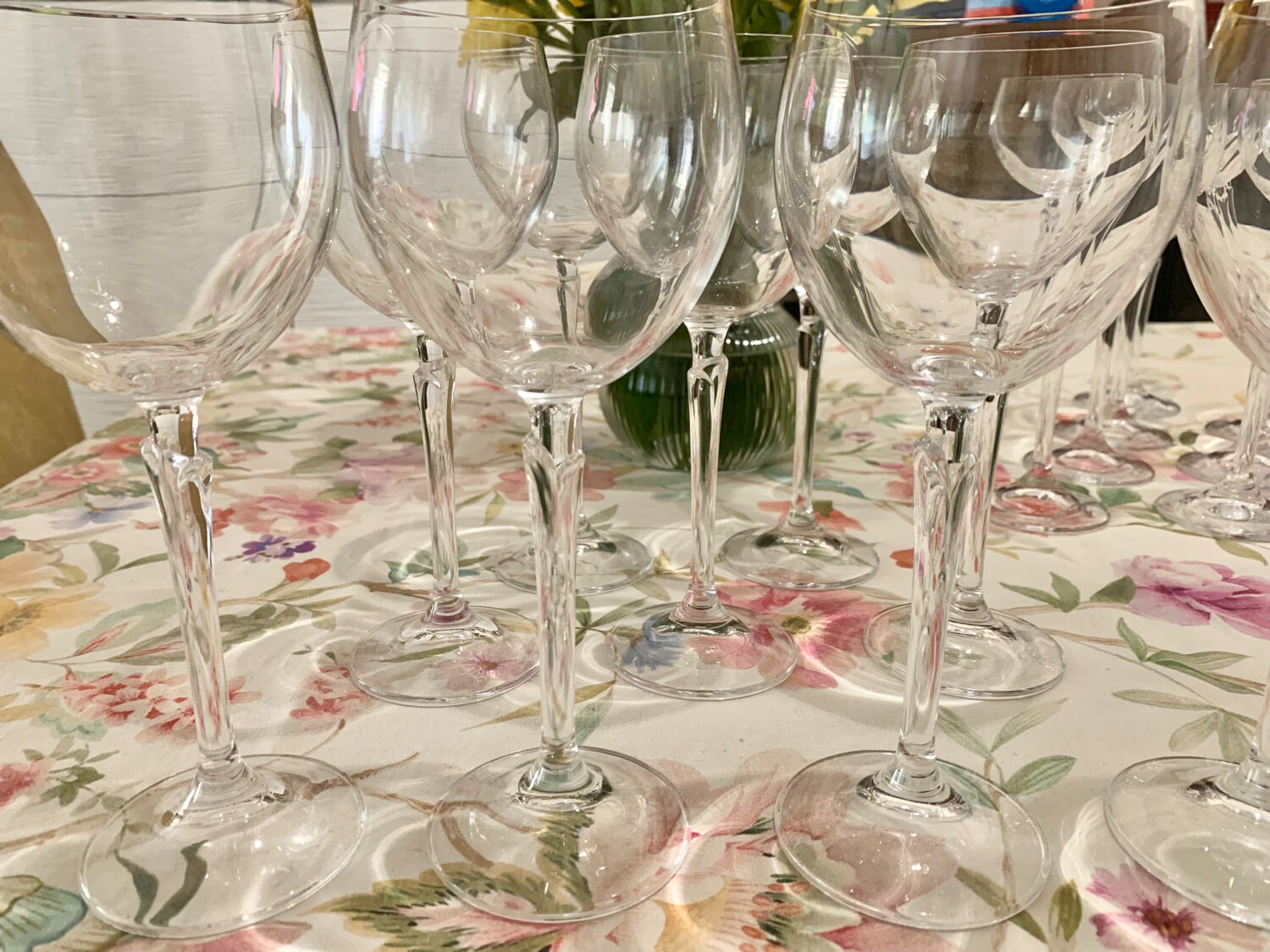 Crystal wine glasses (bud-shaped foot)