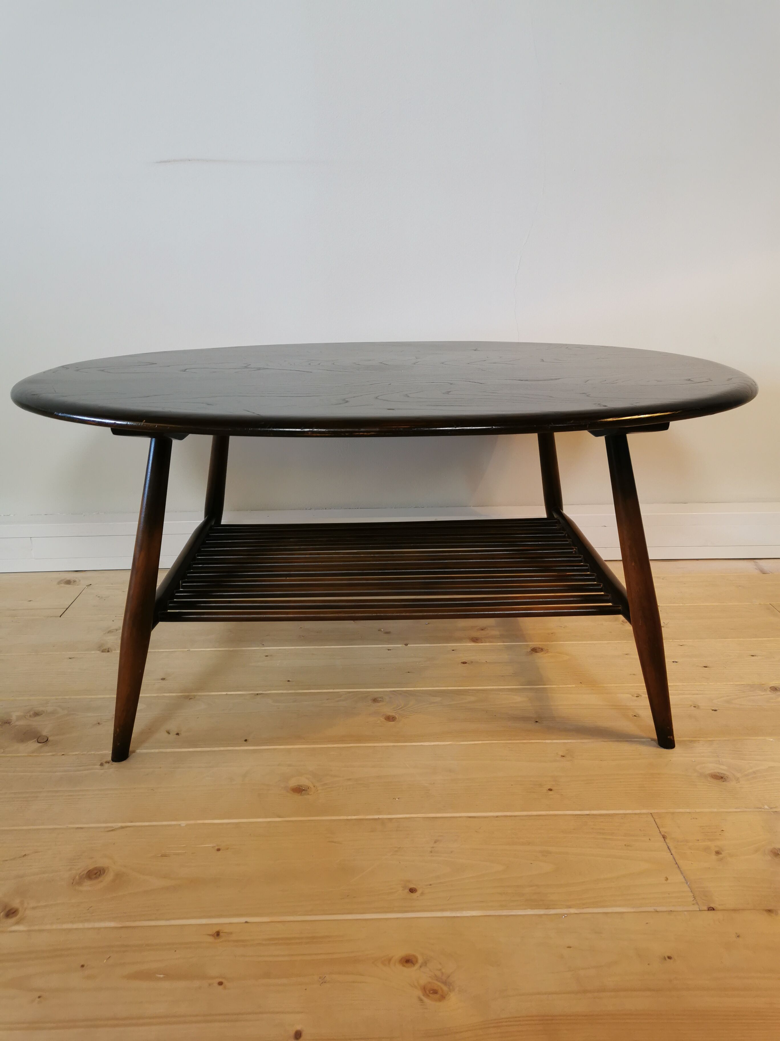 Table basse en frêne par Lucian Ercolani dans les années 60