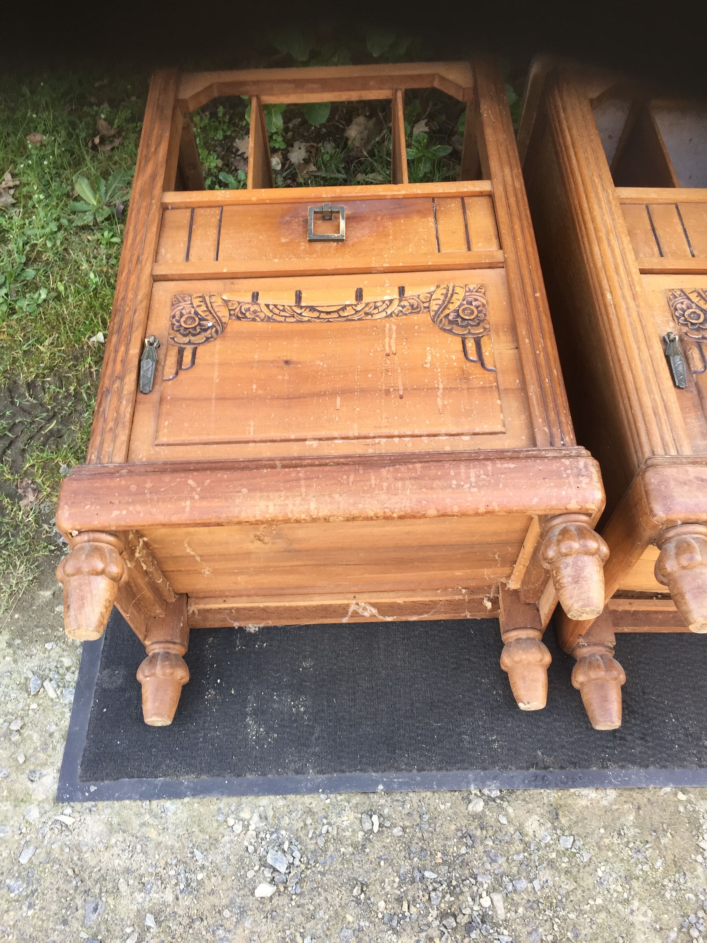 Tables de chevets vintage art deco en noyer