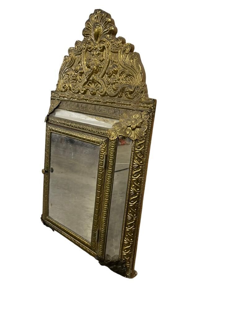 Wall cabinet / vintage mirror in gilded brass