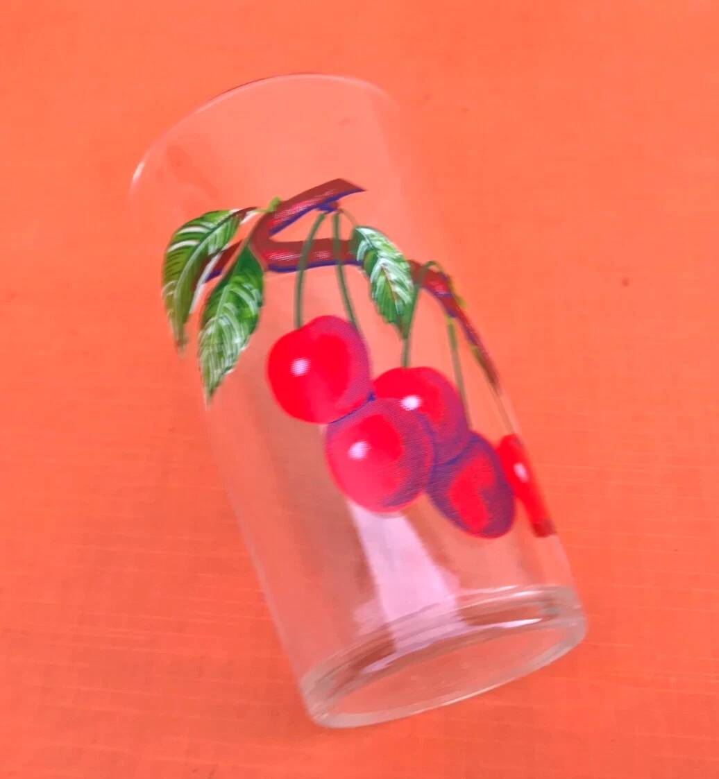 2 Verres décorés Poire / Cerise Reims France