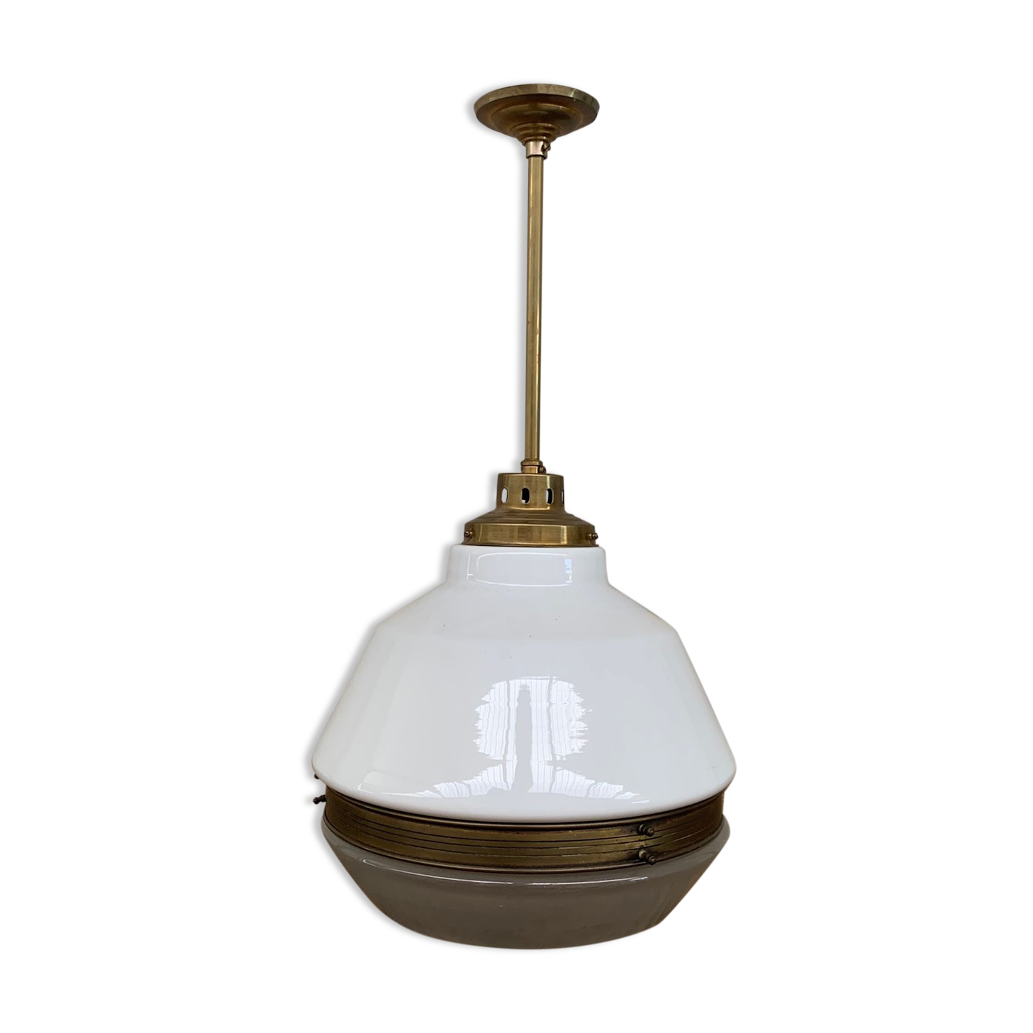 Suspension allemande antique à deux tons sur la galerie de tiges en laiton