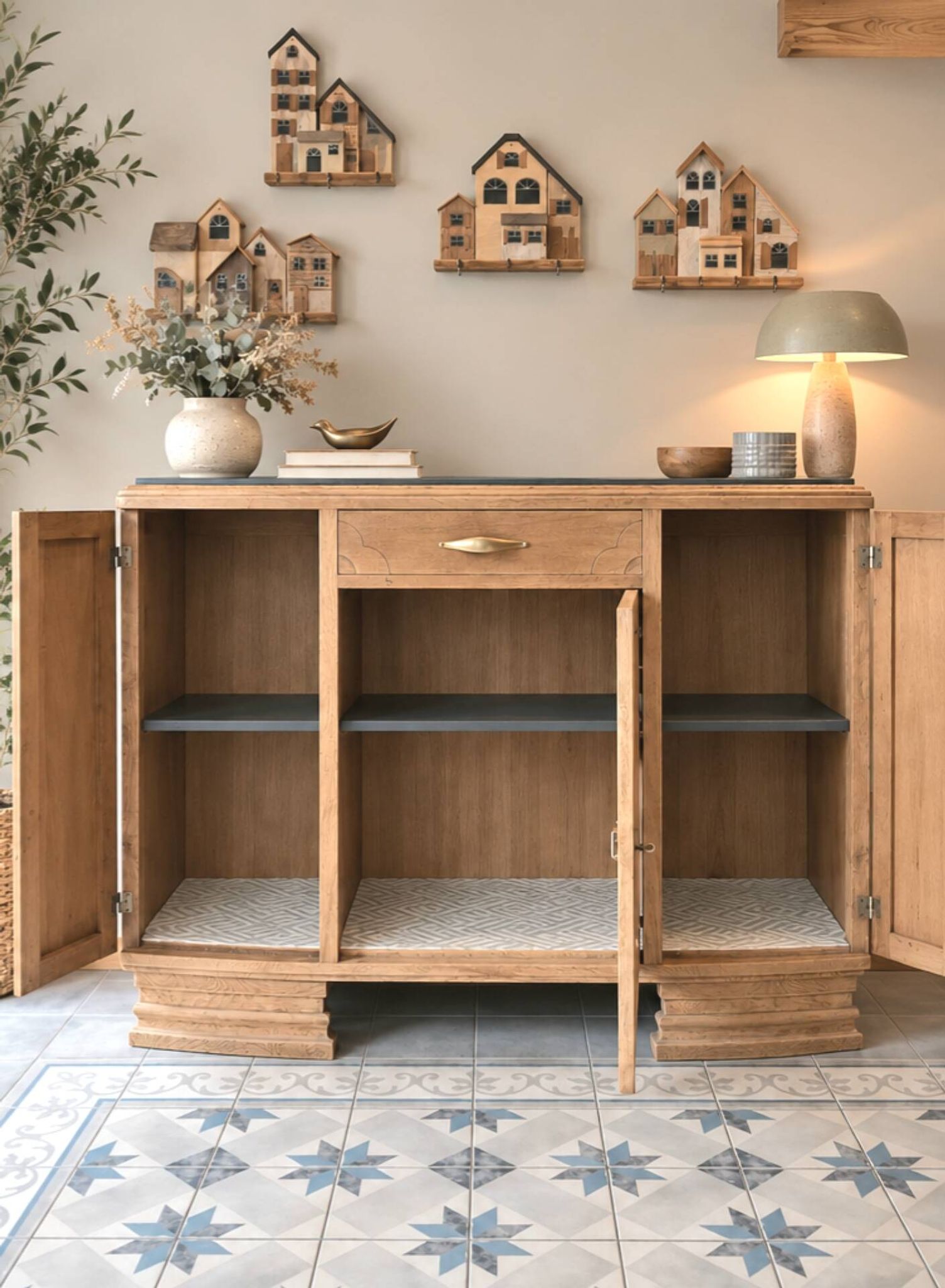 Art Deco buffet in oak and anthracite.