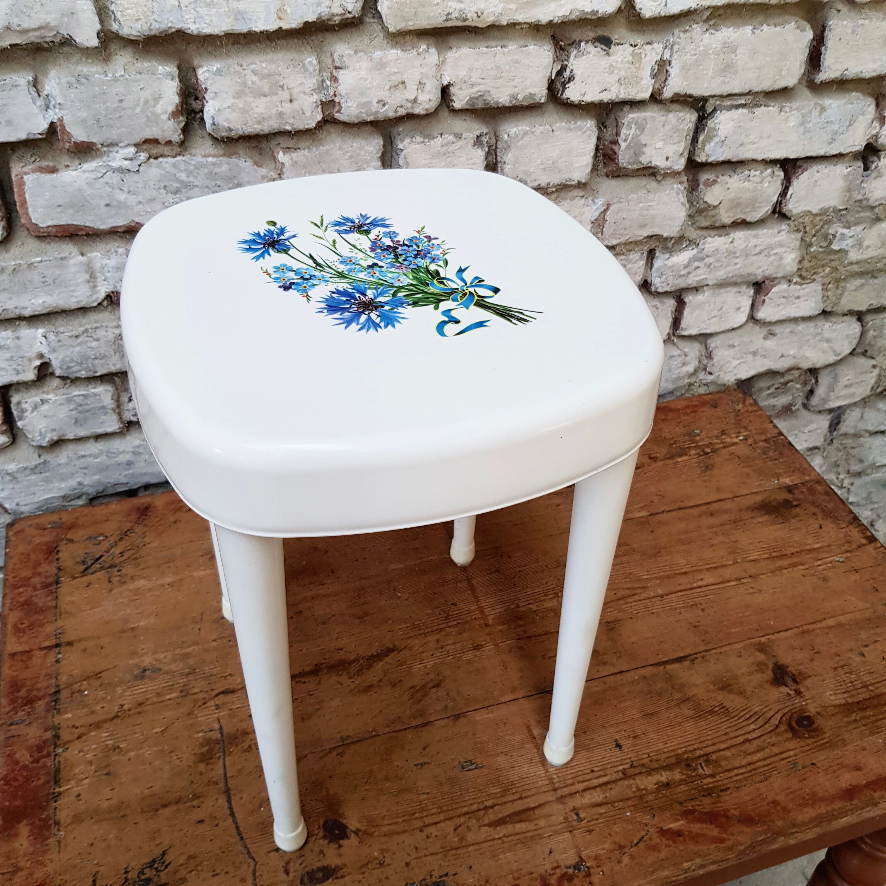 Syla stool