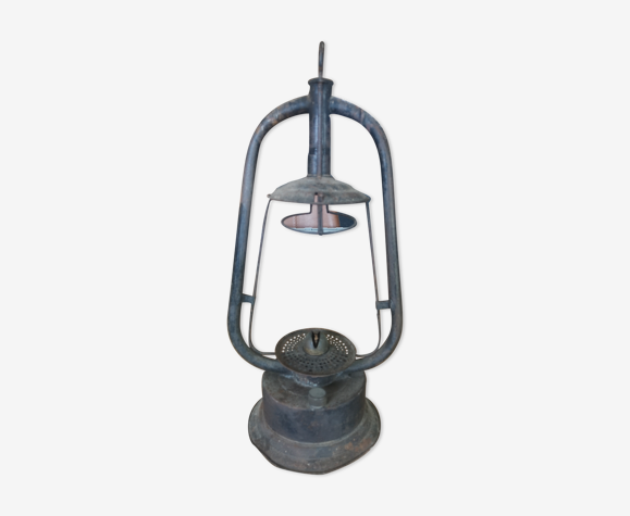 Kerosene lamp