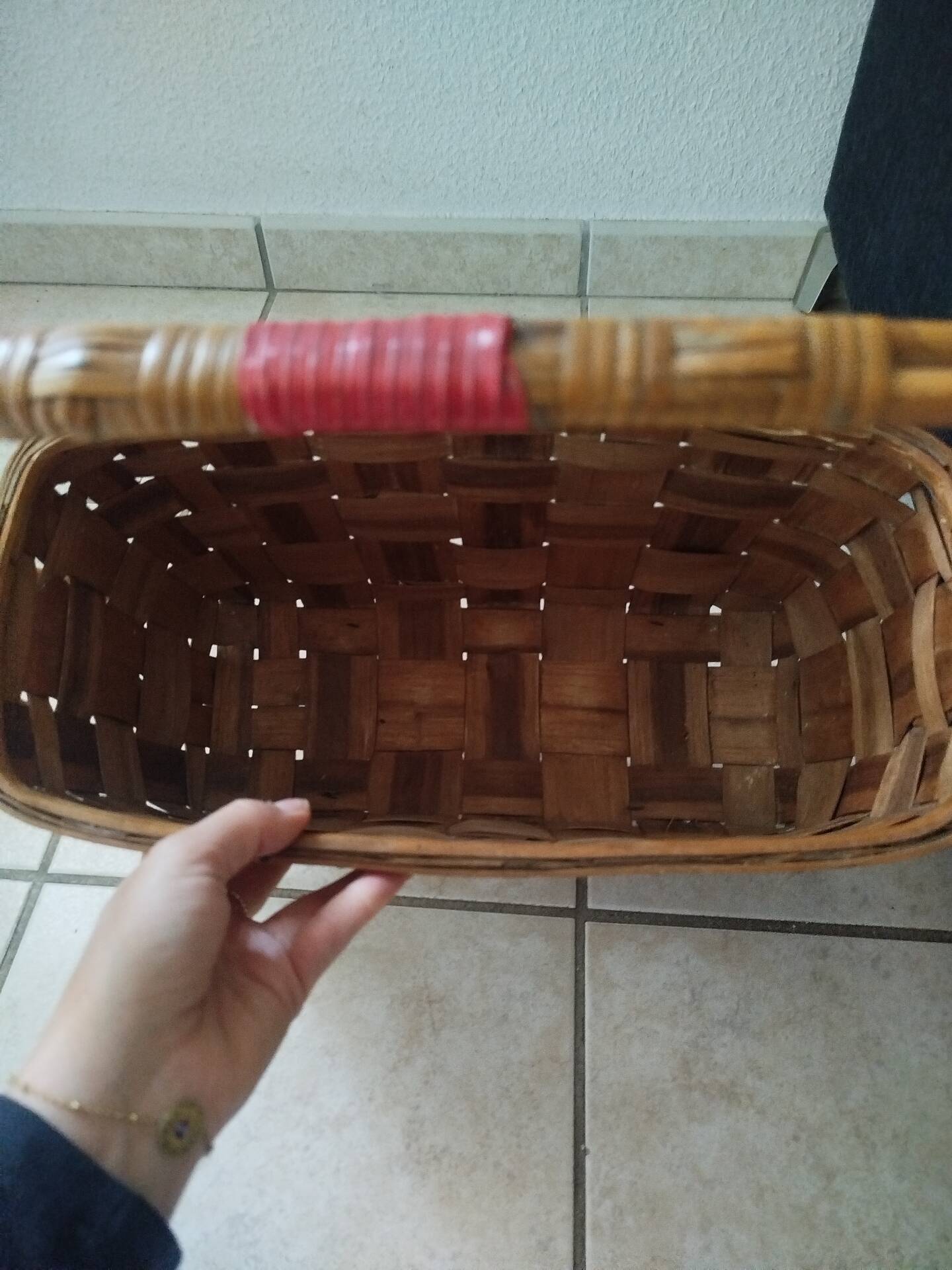 Vintage magazine rack in rattan/wood