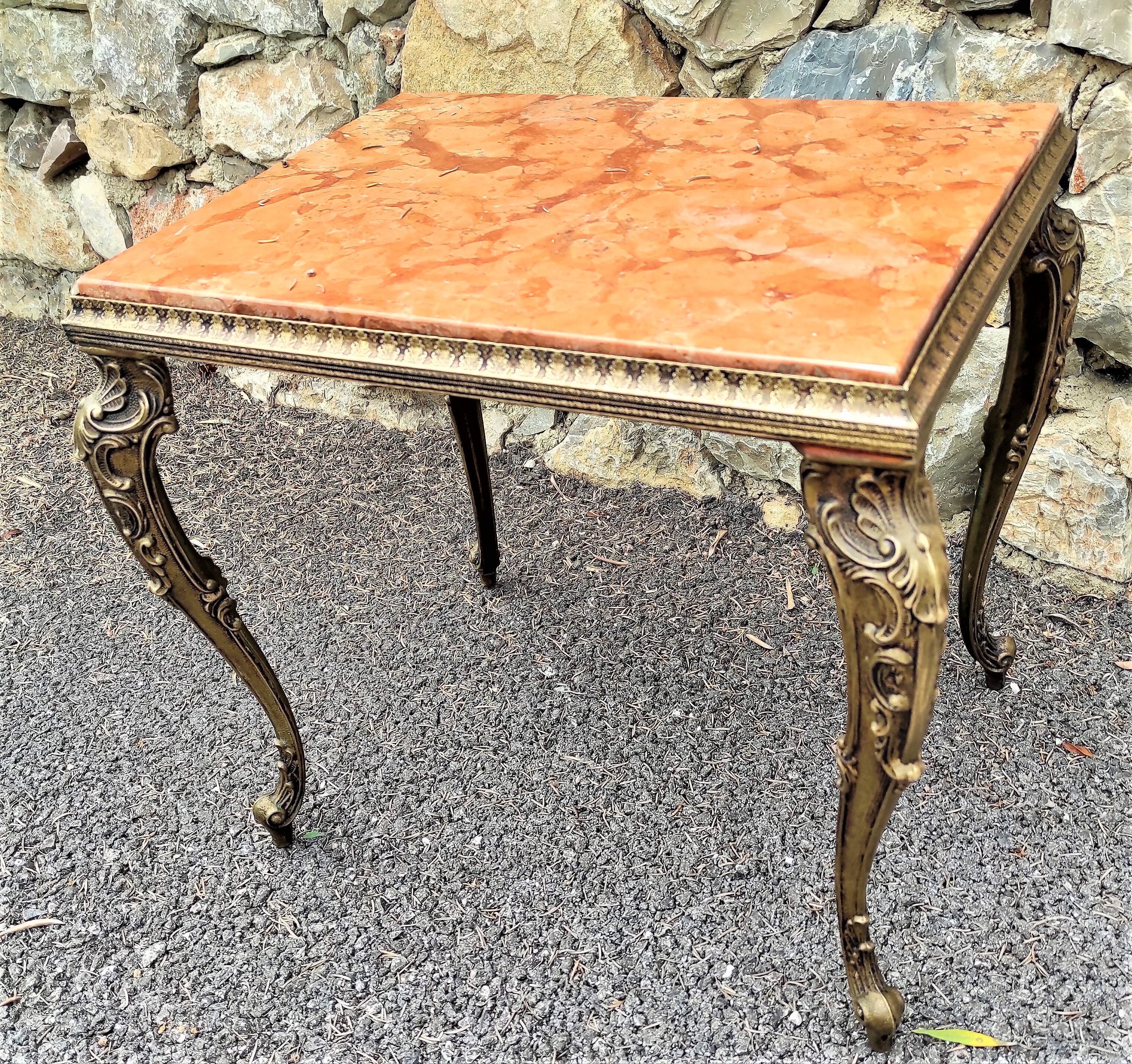 Coffee table with curved legs and pink marble top