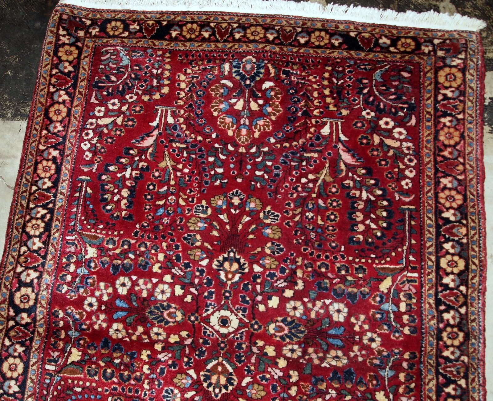 Handmade antique Persian Sarouk rug 97cm x 151cm 1920s