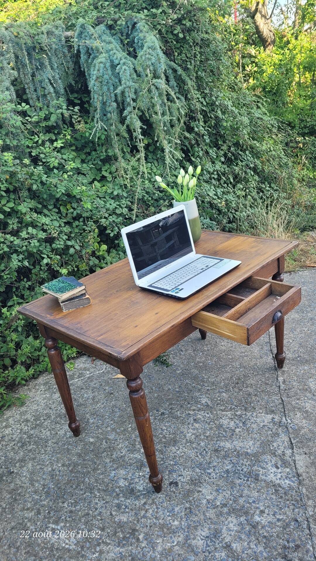 Farm table