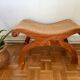 Tabouret colonial canné en teck
