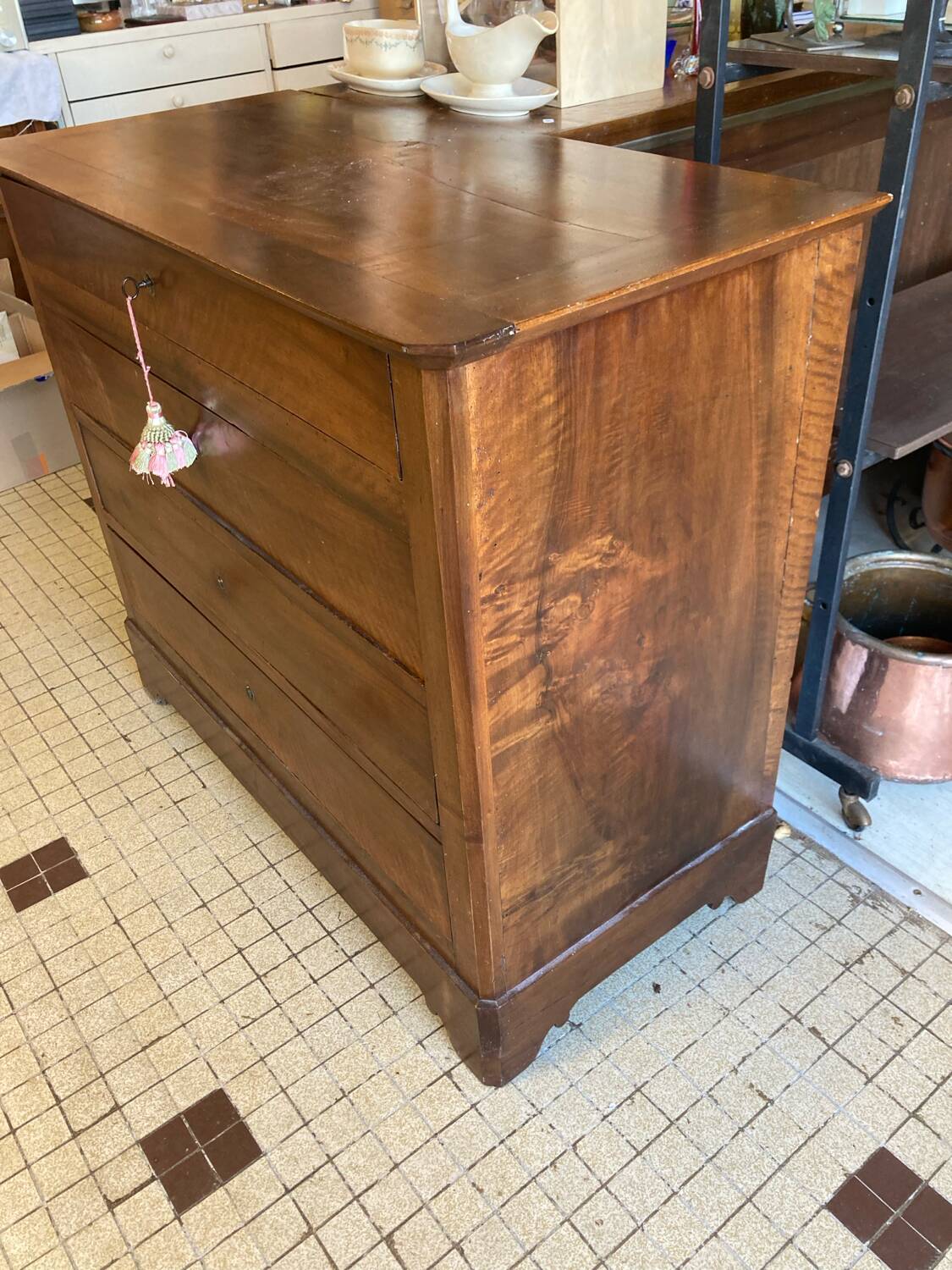 Walnut chest of drawers with 4 drawers