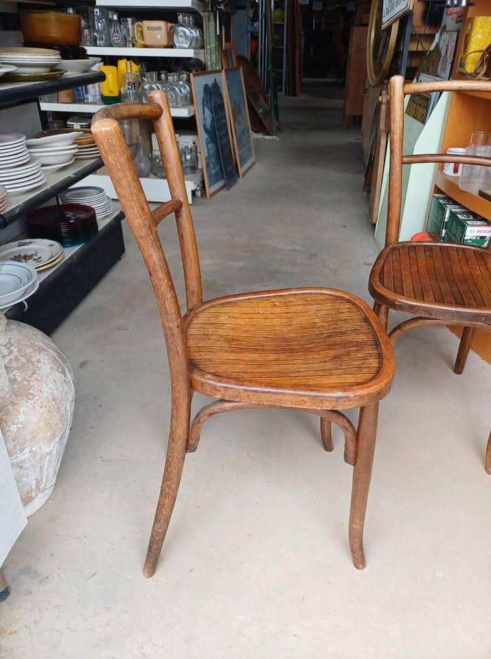 Pair of vintage bistro chairs in bent wood – Baumann / Thonet style