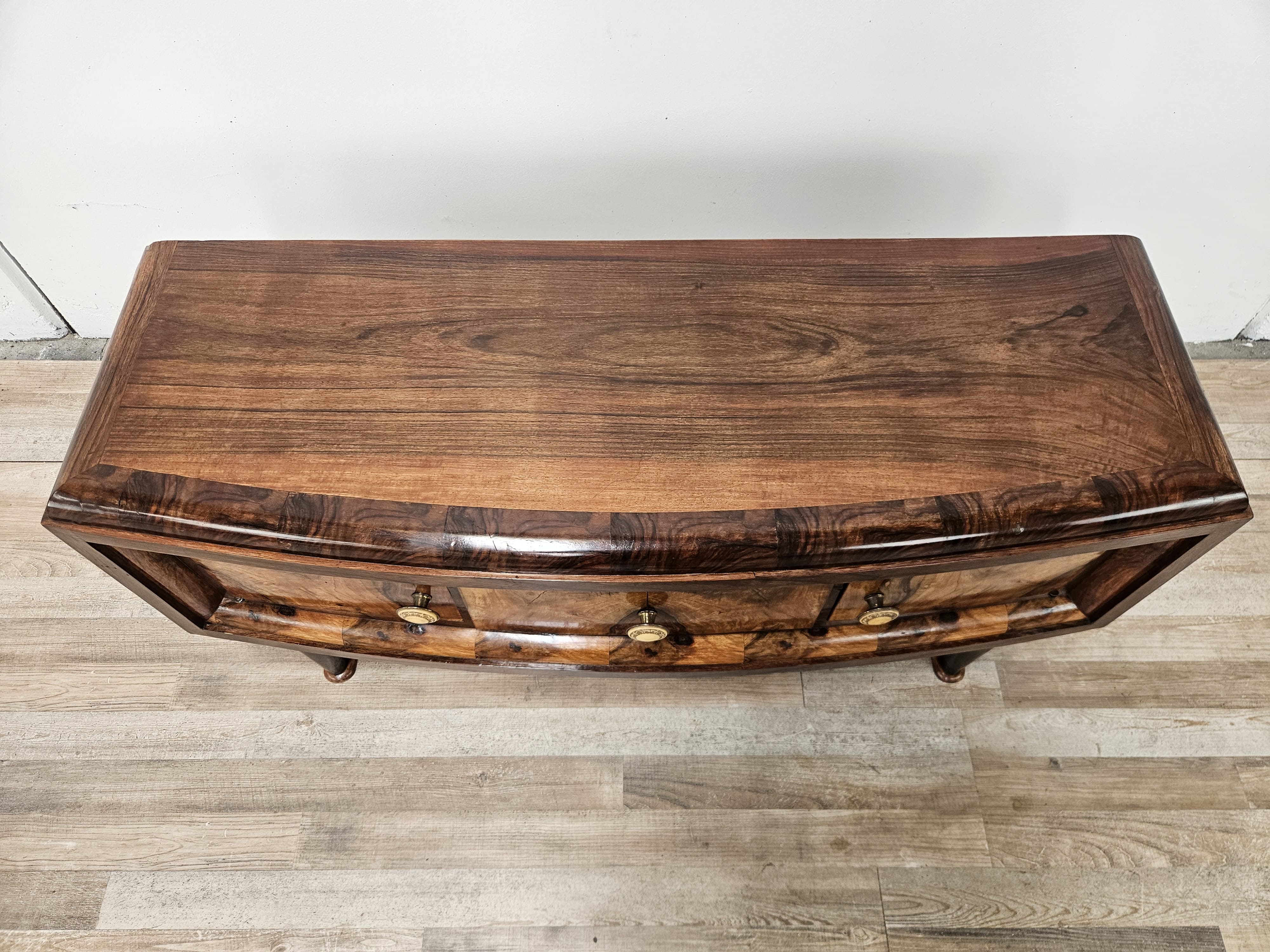 Tuscan Art Decò dressing table from the 1940s in walnut burl
