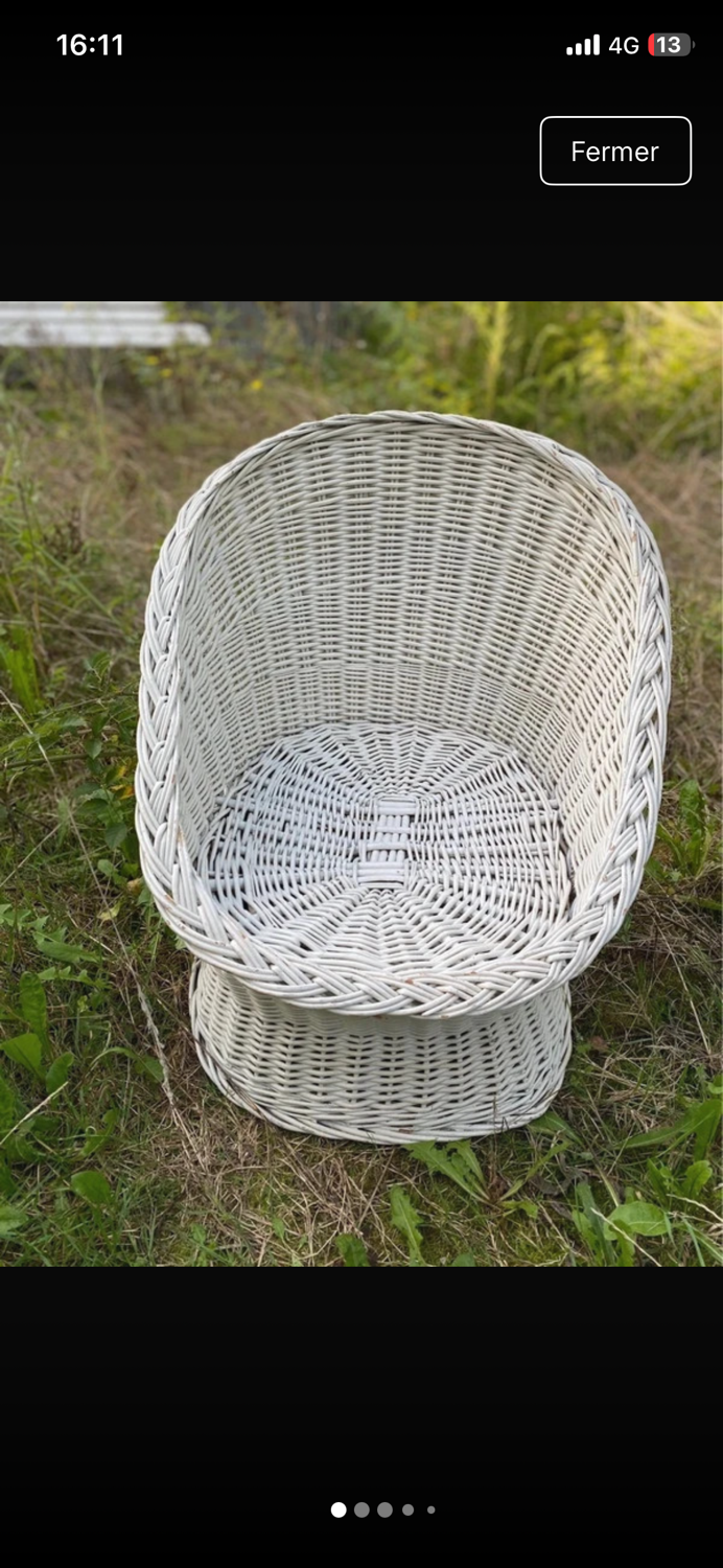 Child's armchair in white rattan, excellent condition, vintage.