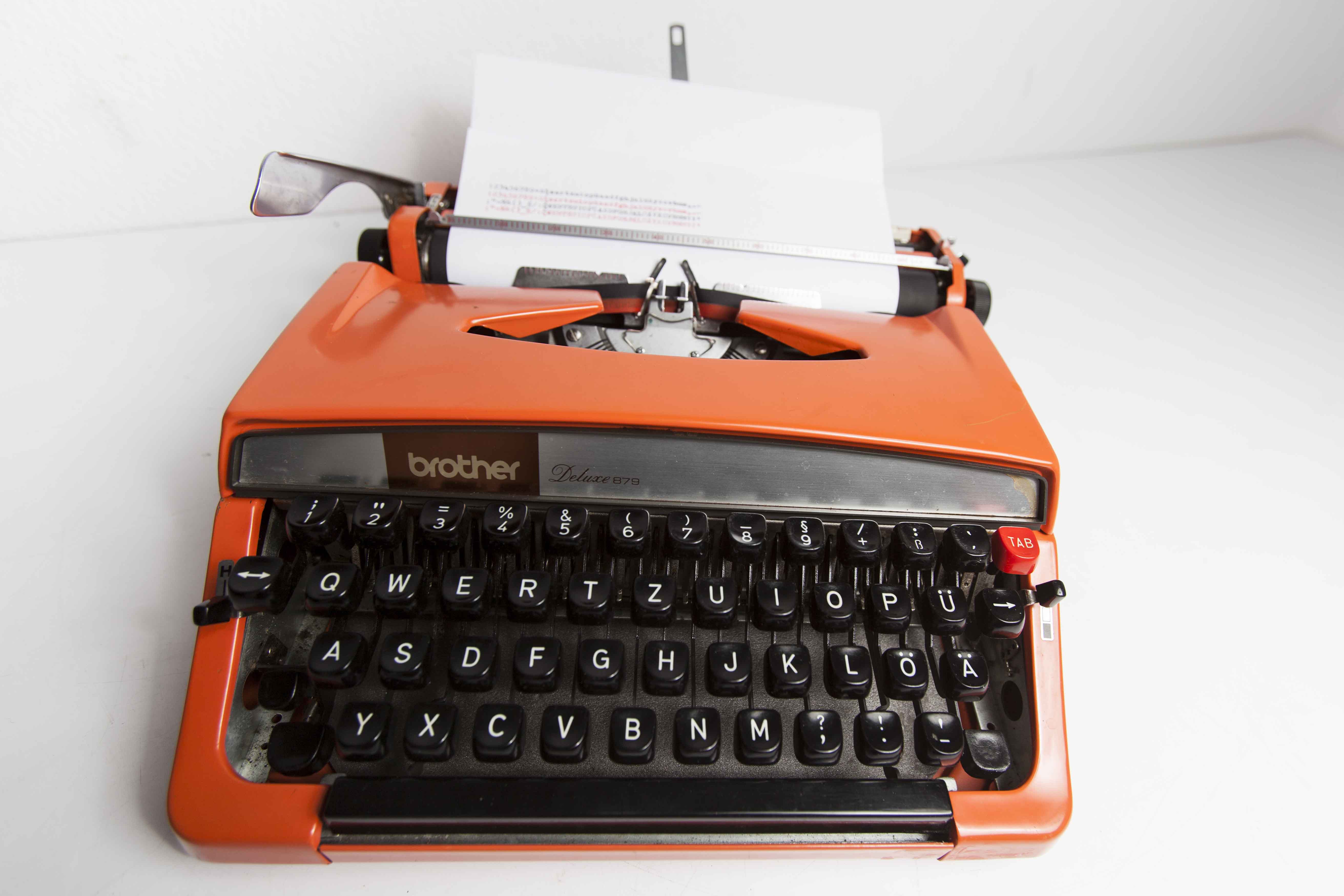 Machine à écrire brother de luxe 879 révisée et ruban neuf qwertz