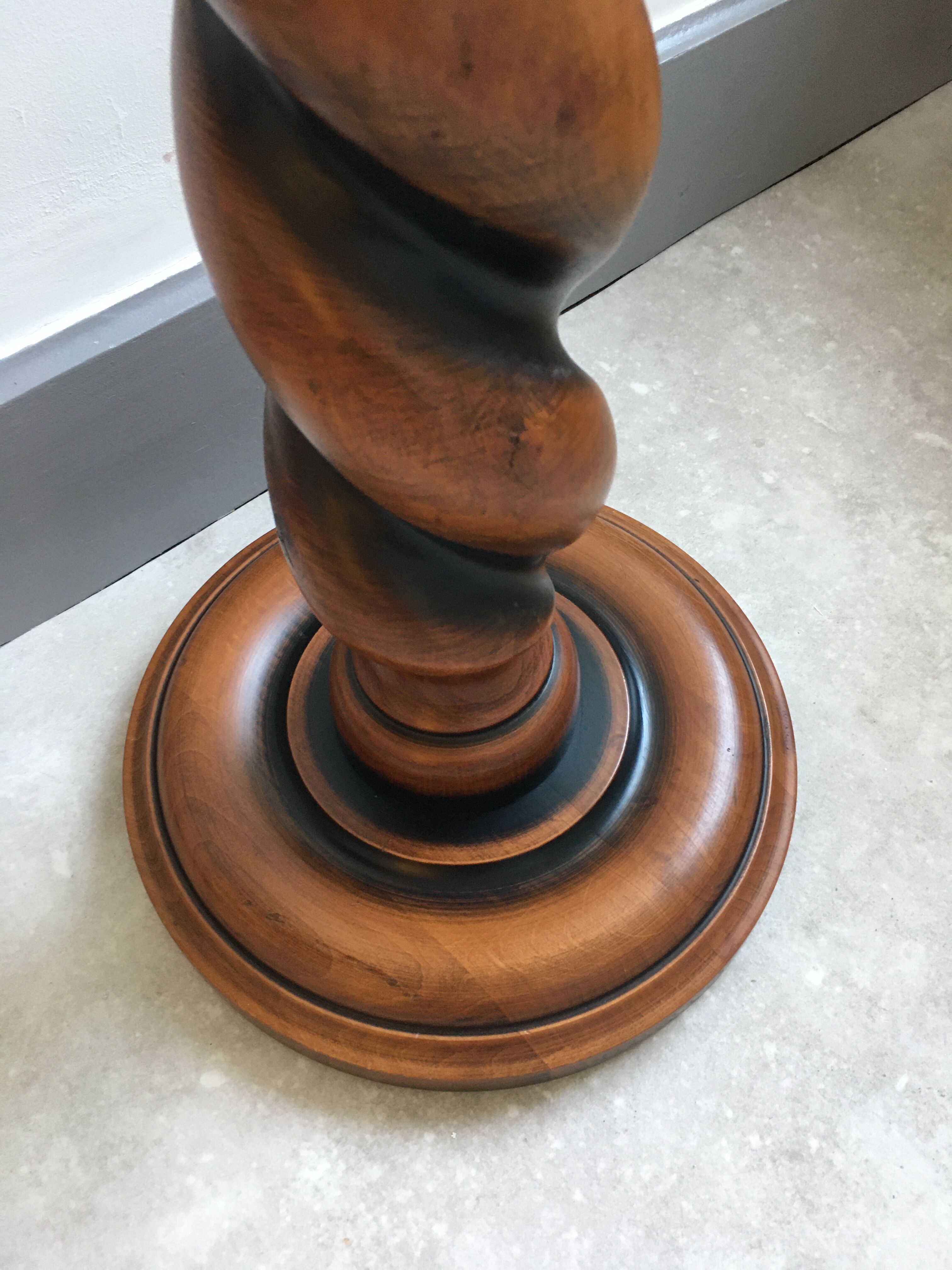 Style press screw side table