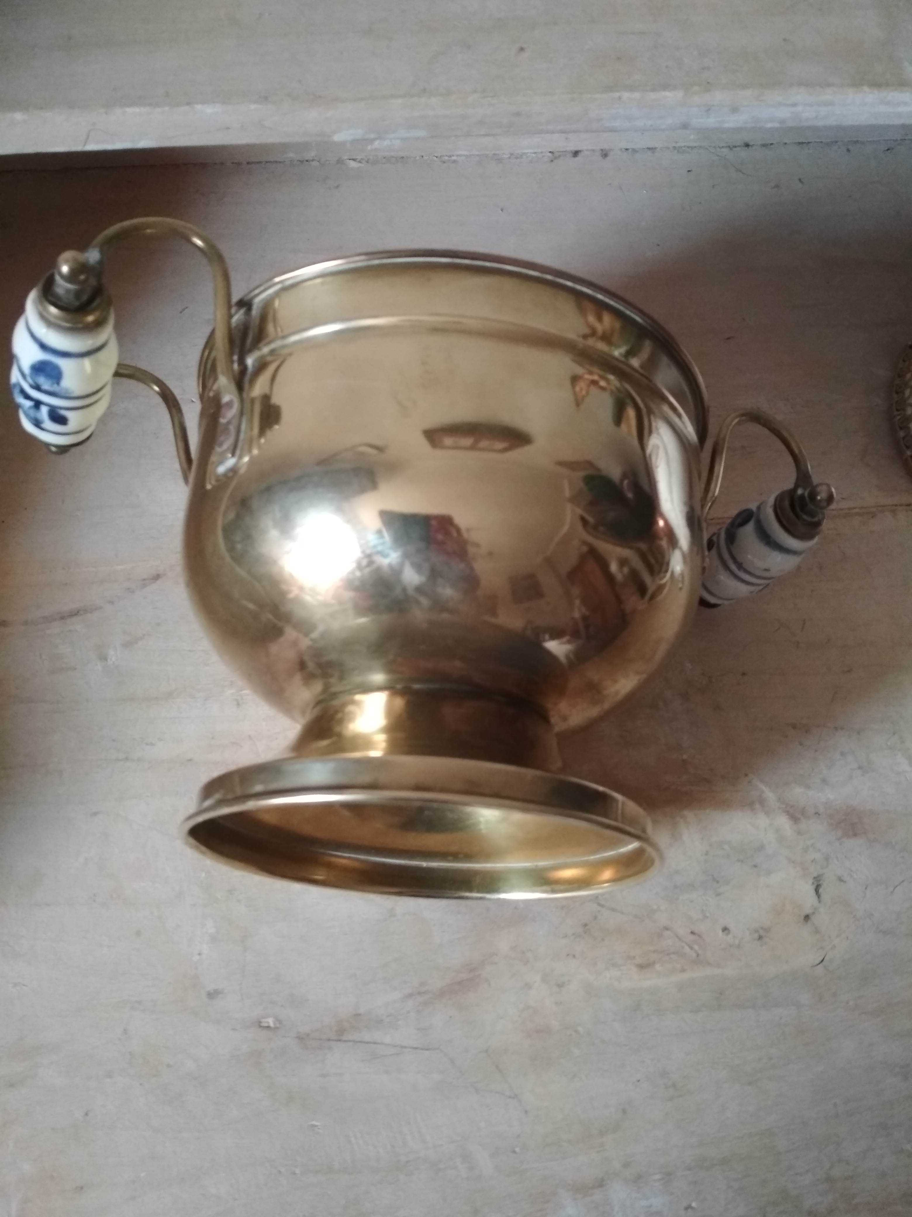 Small cauldron on foot with ceramic handles, vintage pot cover
