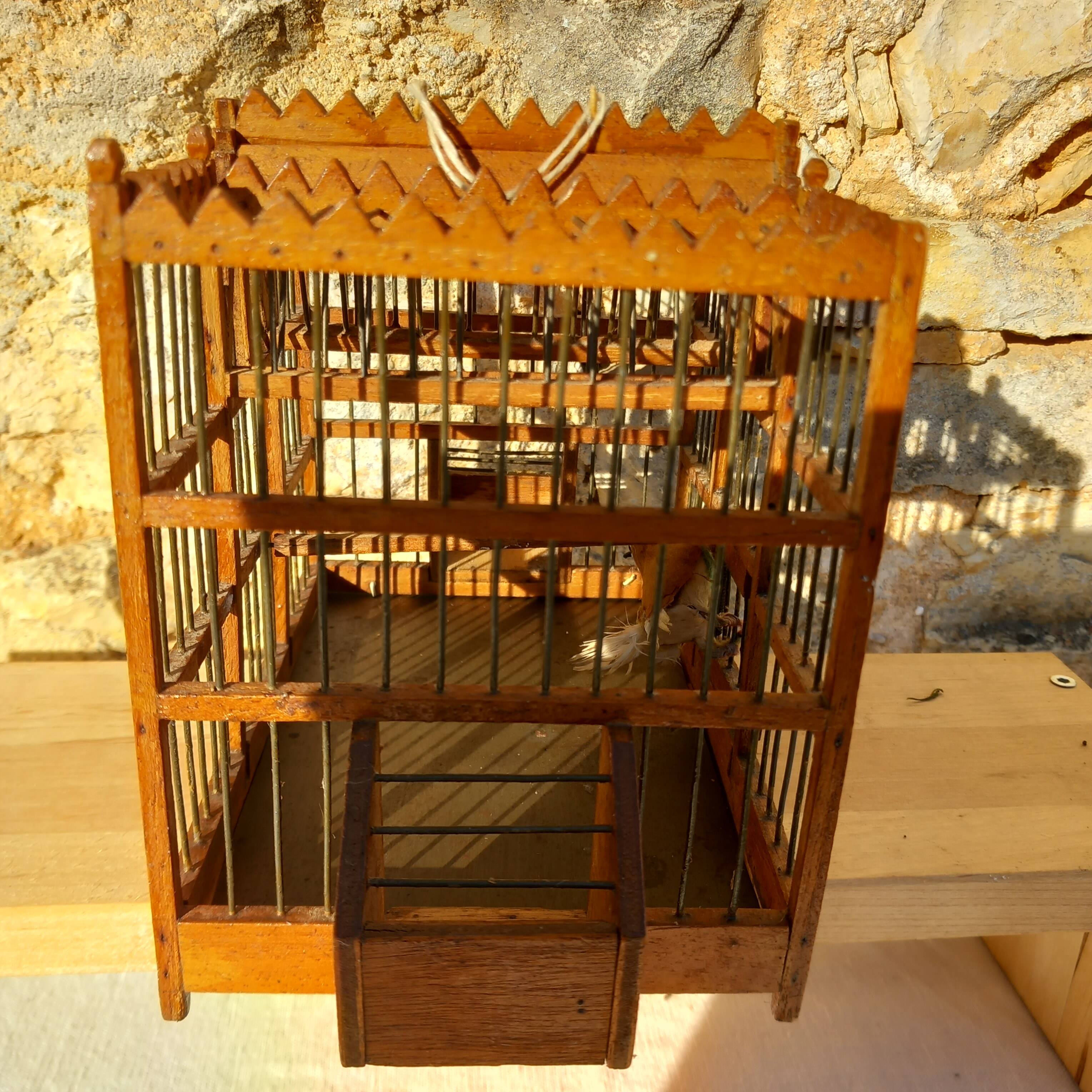 Small wood and metal bird cage and its fabric piou piou