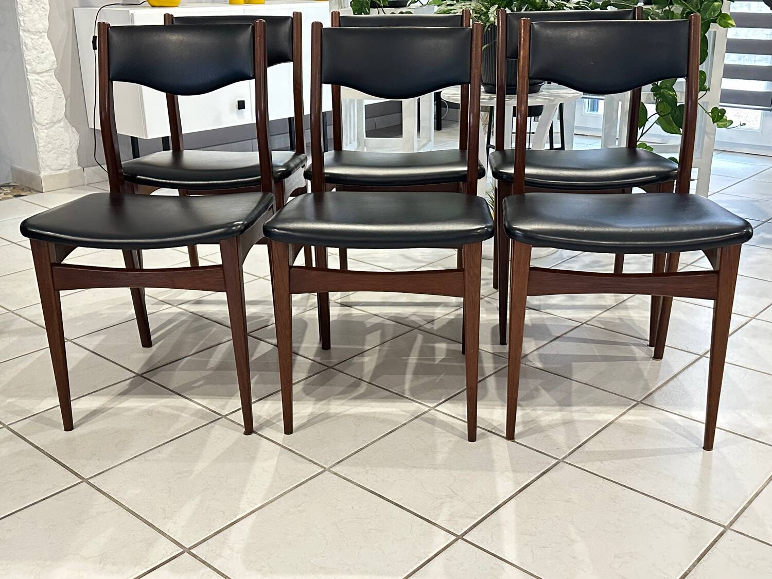 Set of 6 Scandinavian teak chairs, 1970s design.