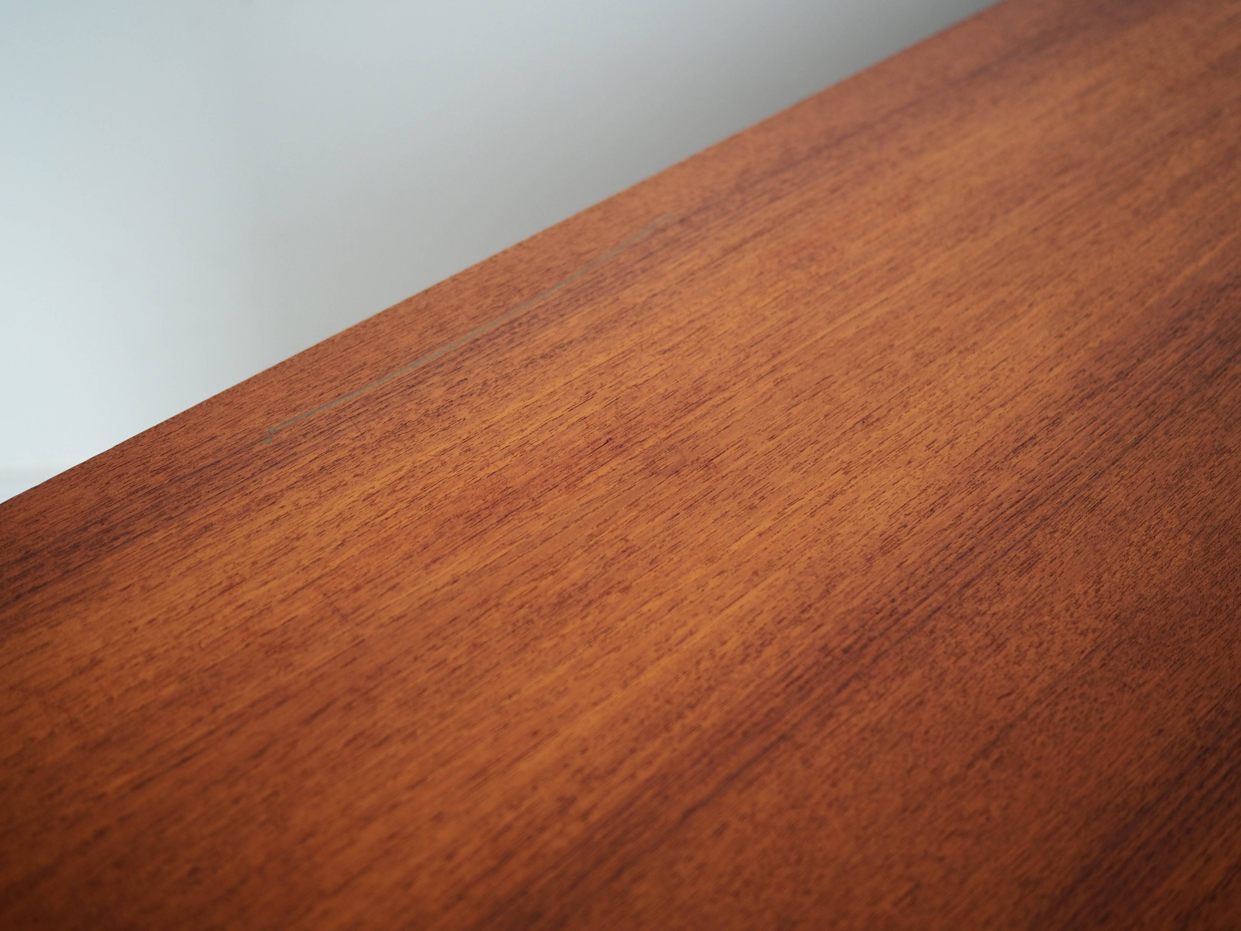 Buffet haut en teck, design danois, années 1960, production : Danemark