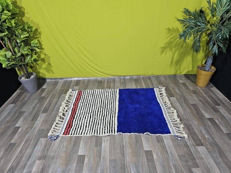 Beni Mrirt rug, handwoven, traditional blue, size 150 x 250 cm.