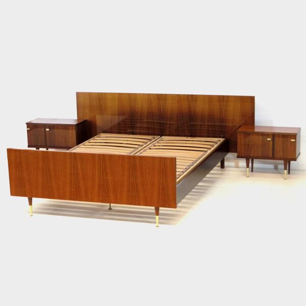 Ensemble de chambre à coucher vintage des années 1960 avec lit double en palissandre et laiton.