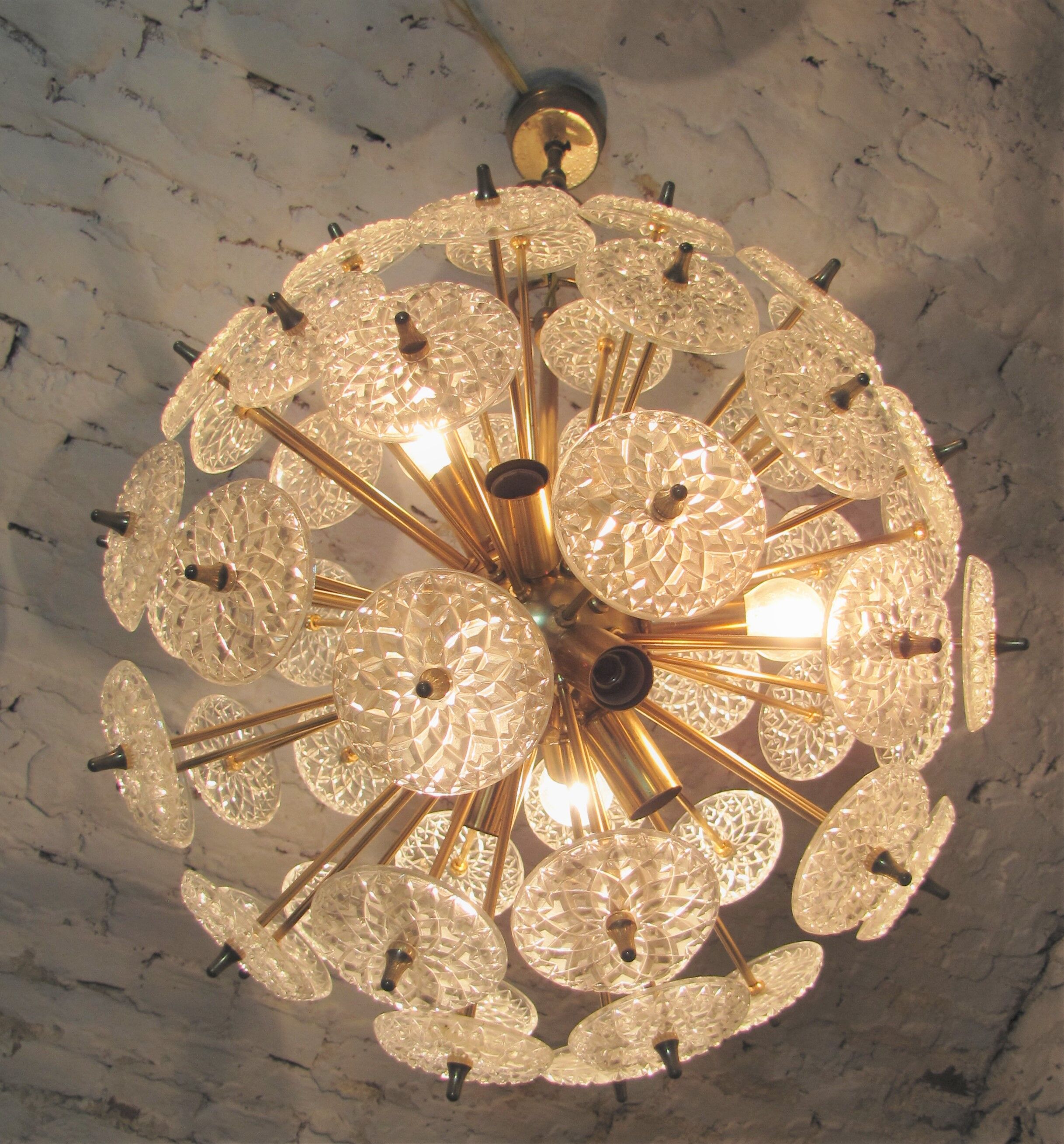 Chandelier Sputnik of Emil Stenjar of the 1960s