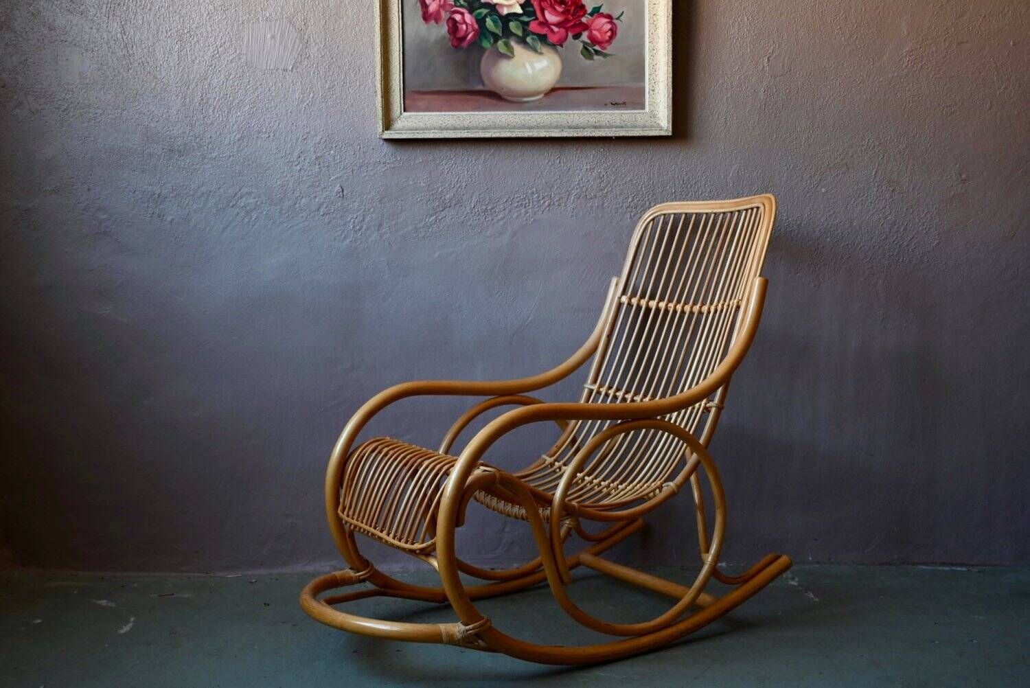 Vintage rocking chair in rattan from the 60s-70s, high openwork backrest.