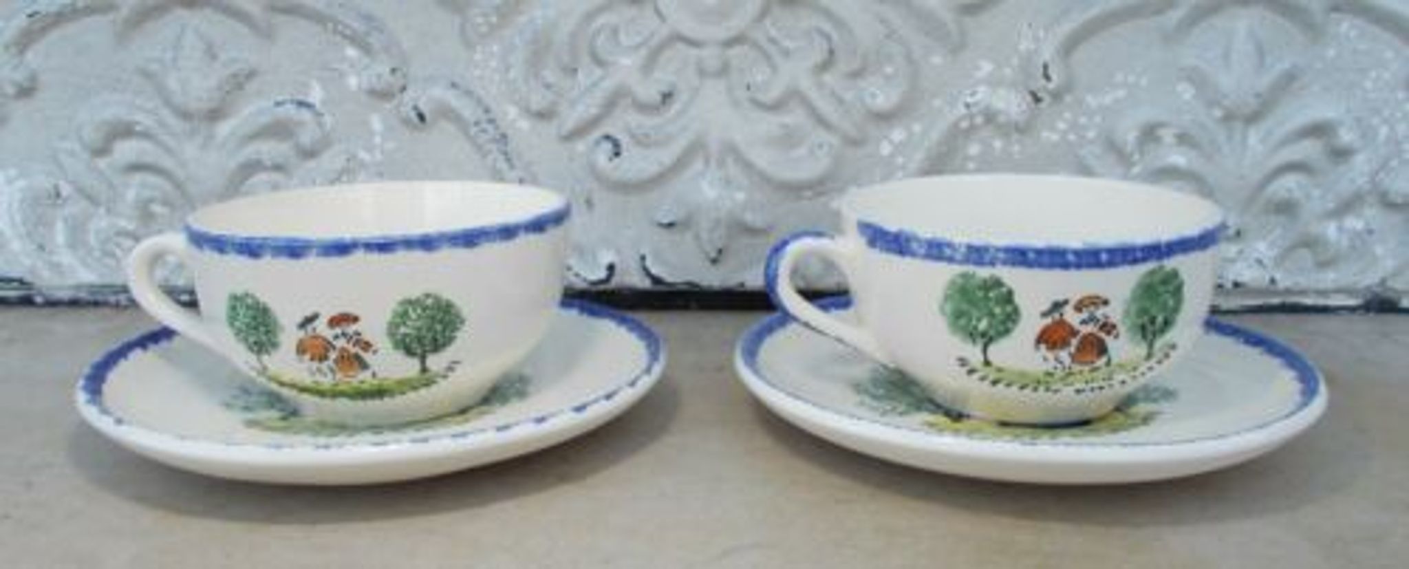 2 tasses thé ou chocolat St Clément décor personnages