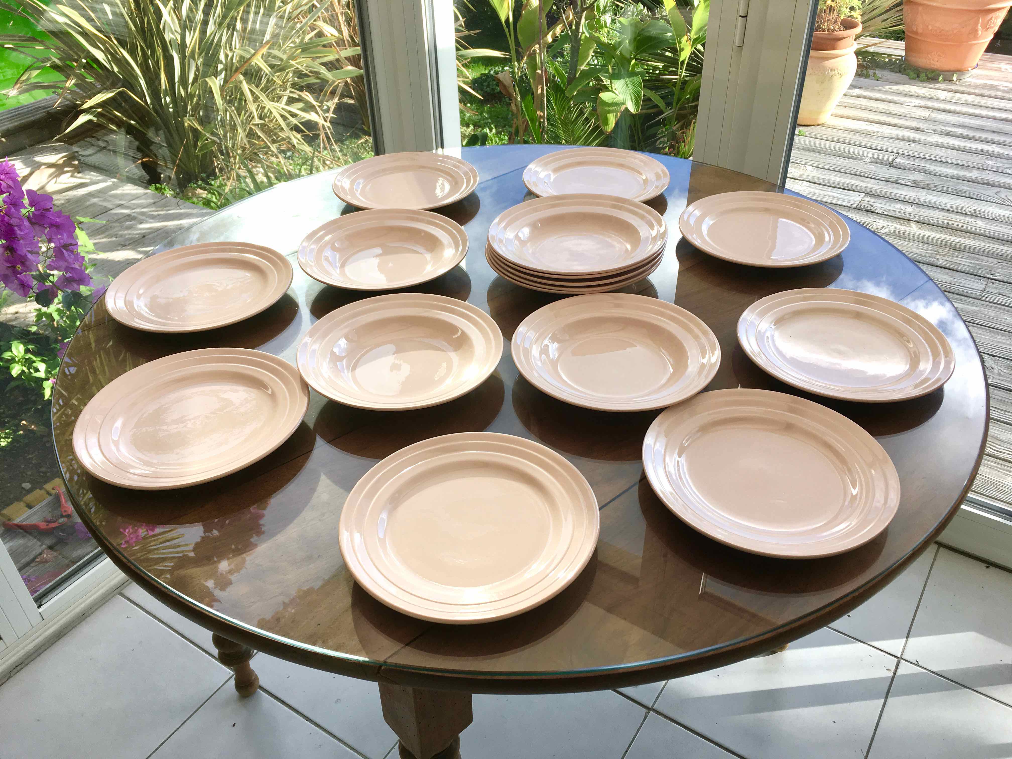 Set 16 earthenware plates from St Amand