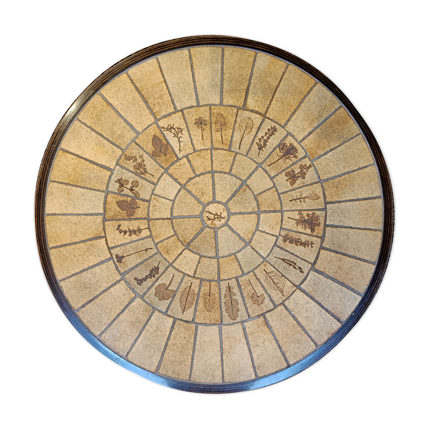 Round coffee table