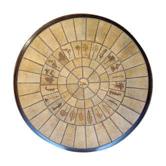 Round coffee table